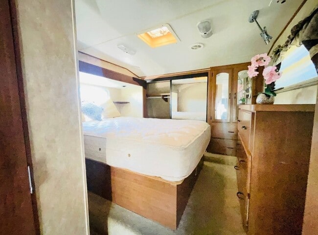 Photo - 330 N Whisman Rd