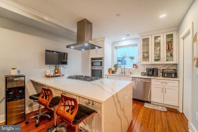 Photo - 617 McClellan St