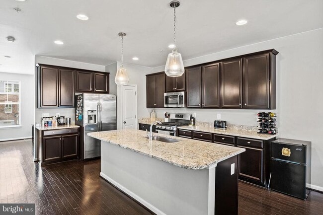 Photo - 7112 Yamhill Wy