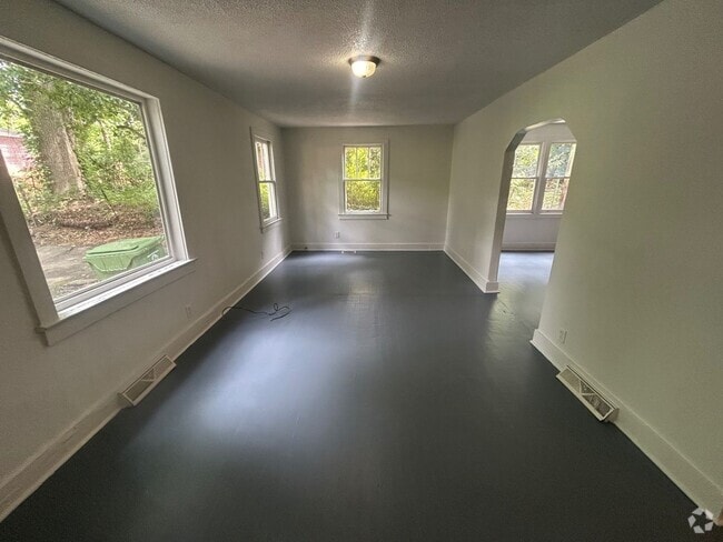 Building Photo - 3805 Brewer St Rental
