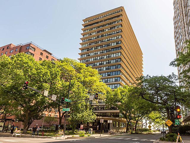 Building Photo - 5801 N Sheridan Rd Unit 7D