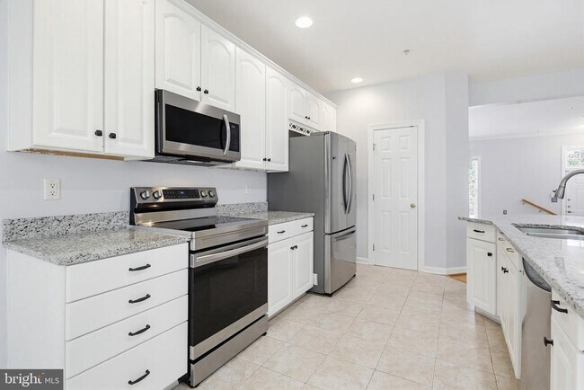 Photo - 10635 Hillingdon Rd
