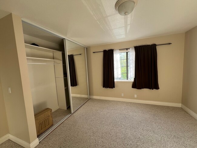 Building Photo - 3188 Heather Ridge Dr Unit Spare Room