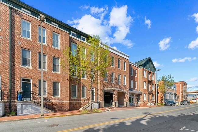 Photo - 35 E All Saints St