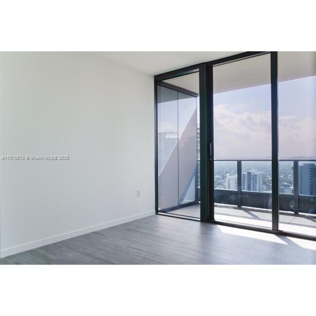 Photo - 1000 Brickell Plz