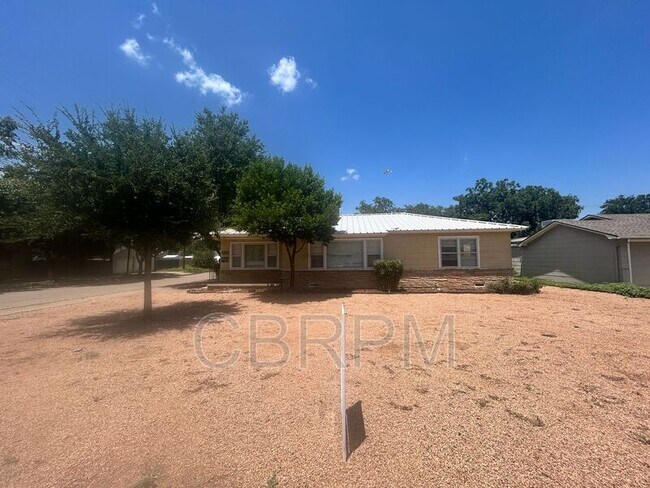 Building Photo - 3820 32nd St