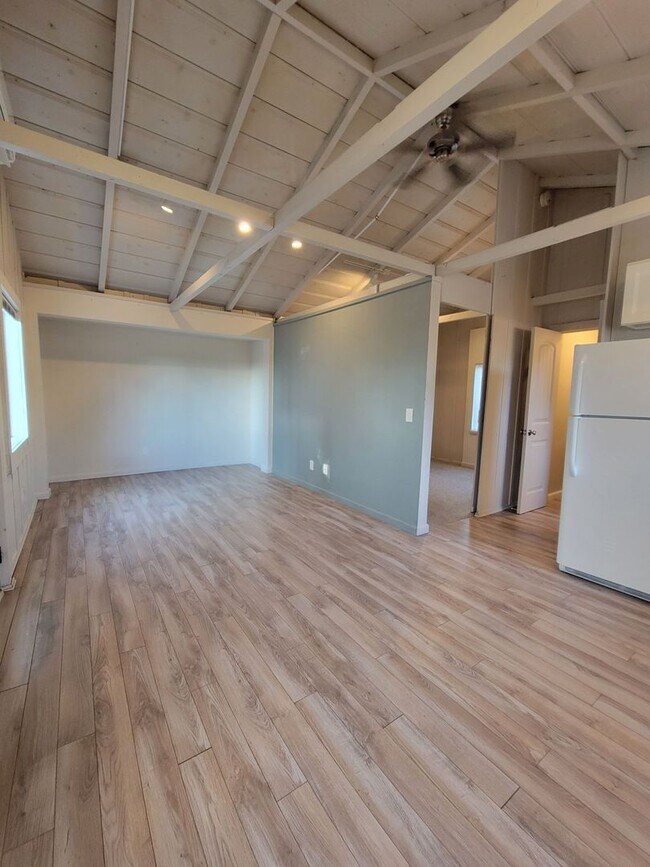 553-557 Silver Strand Blvd.