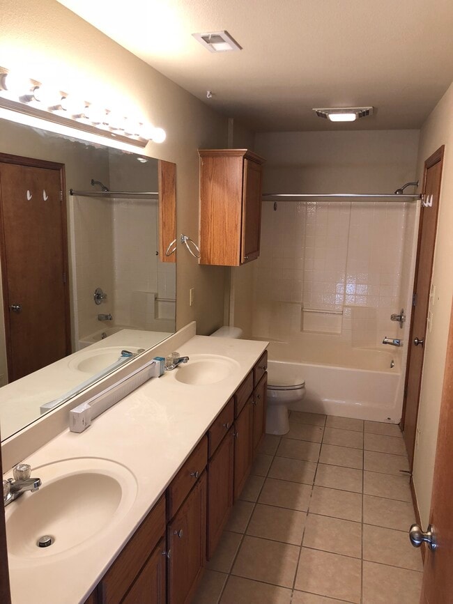 Building Photo - 1307 Commerce Dr Rental