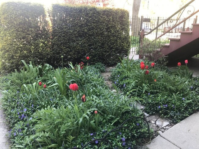 Building Photo - 1449 N Bell Ave Unit Garden