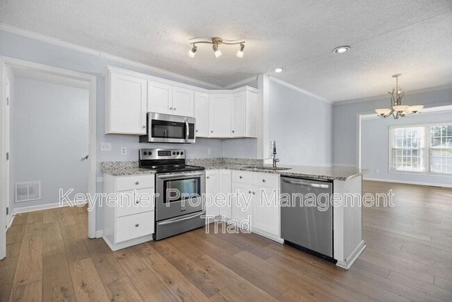 Photo - 4902 Tower Rd