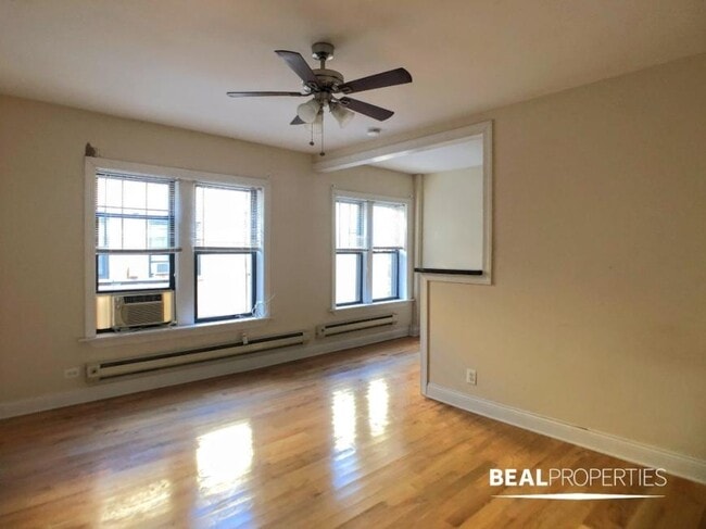 Building Photo - 0 bedroom in CHICAGO IL 60657 Unit 13