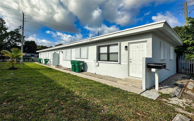 Building Photo - 1010 Opa-locka Blvd Unit 2 Rental