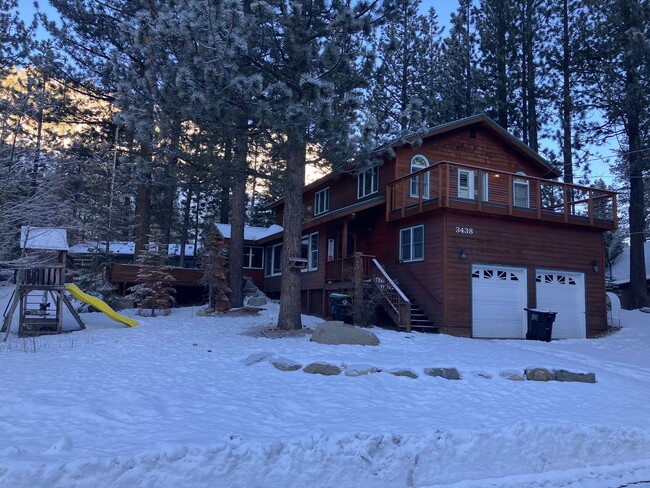 Upscale Mountain Home with Garage - Upscale Mountain Home with Garage