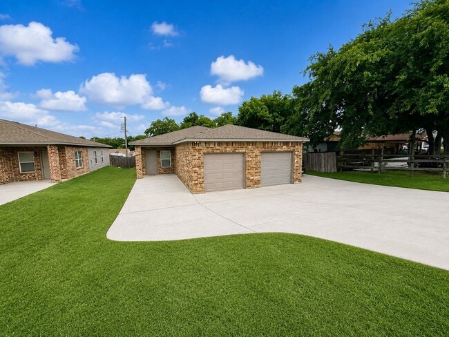 Building Photo - 8004-8006 Doreen Avenue Unit 8006