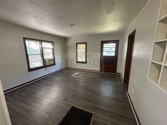 Photo - 1 bd/1 ba -1017 S Glenwood Dr #A, Independence, MO 64053 DUPLEX - Rent $825 - FRONT OF Duplex