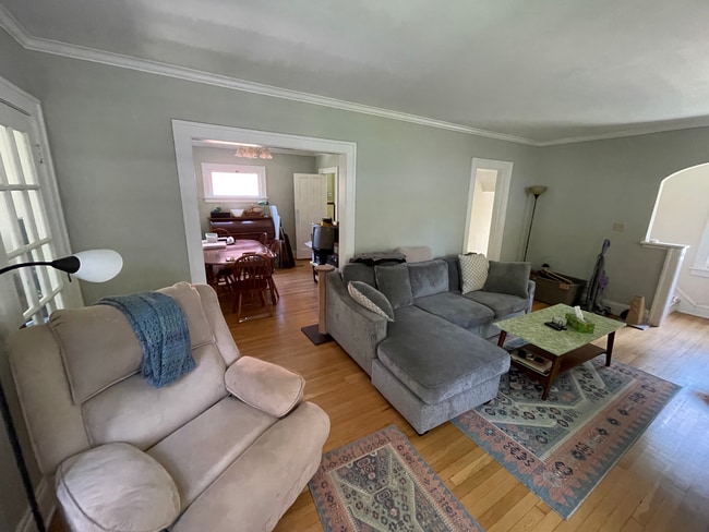 Photo - 2449 Kingston Rd