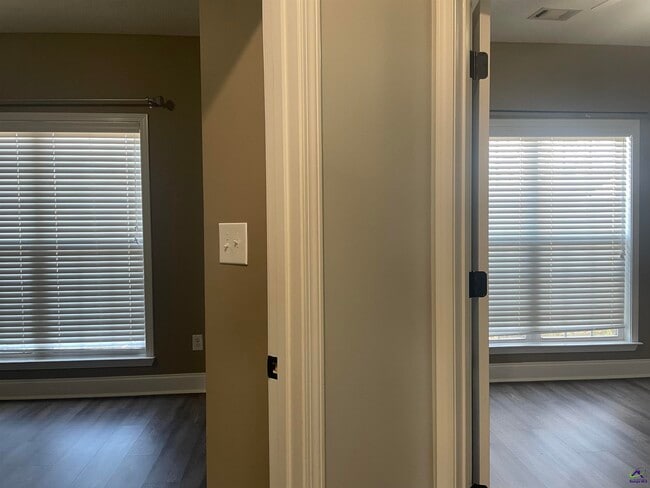 Photo - 712 Post Oak Way