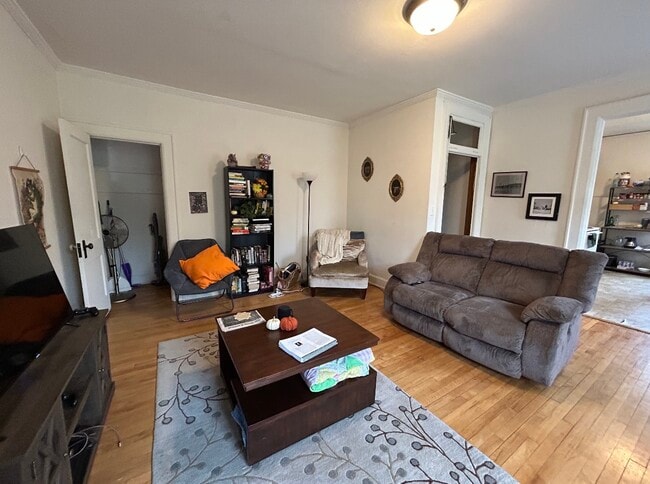 Building Photo - 109 E Gorham St Rental