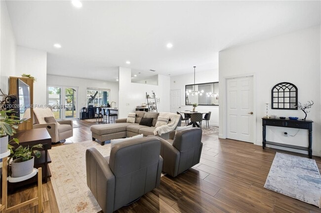 Photo - 2615 SE 5th Ct