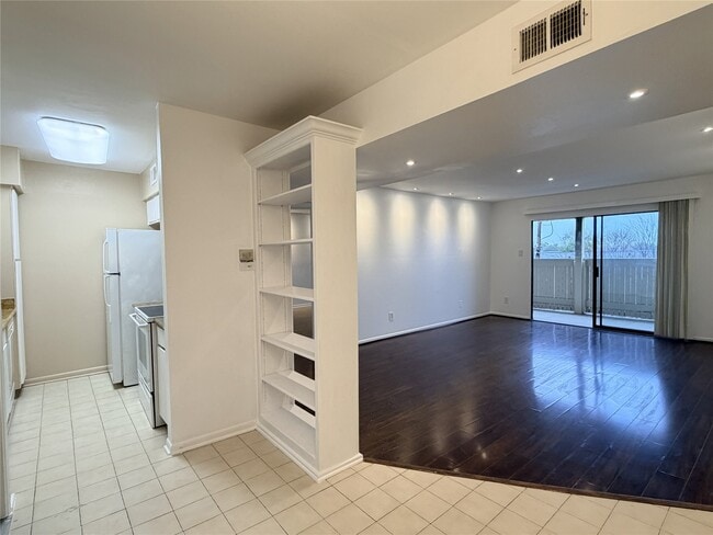 Photo - 8523 Hearth Dr Unit 19-34