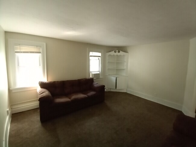 Building Photo - 608 Elmwood Ave Unit 207-D Rental