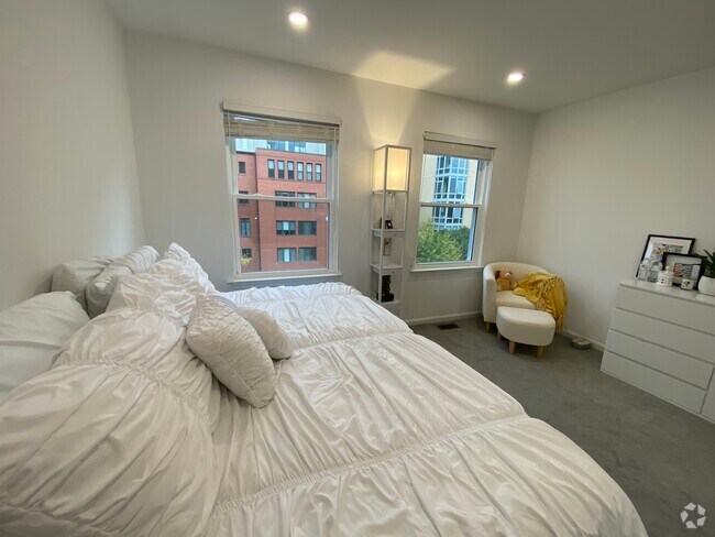 Building Photo - 1327 Belmont St NW Rental
