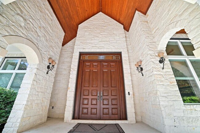 Photo - 500 Konstanty Cir