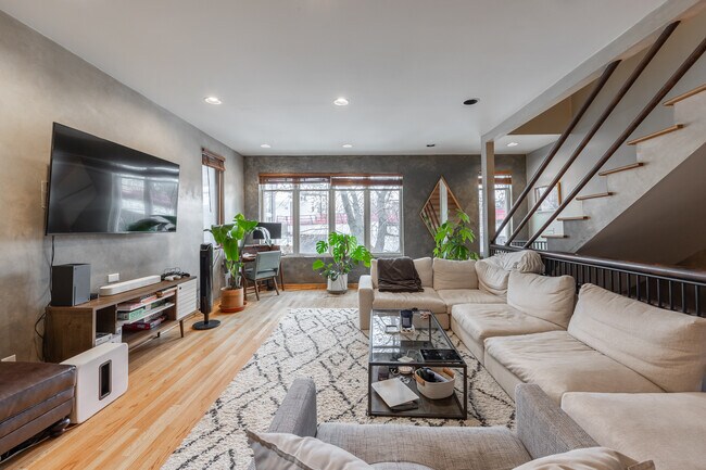 Photo - 1224 W Augusta Blvd Unit 2