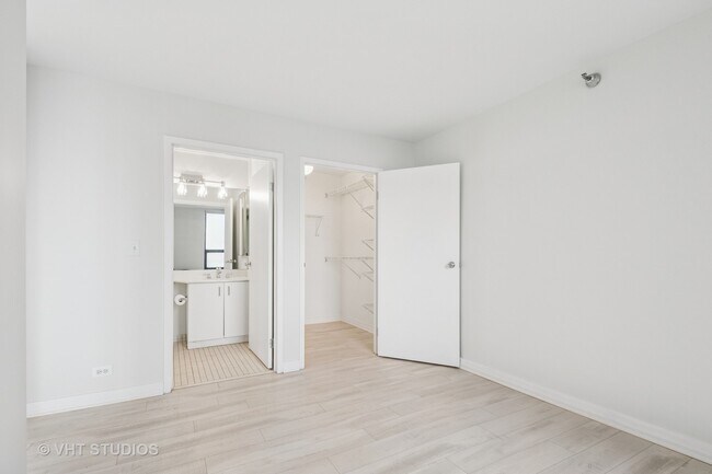 Photo - 401 E Ontario St Unidad 3105