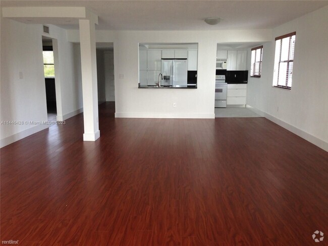 Building Photo - 3 br, 2 bath Condo - 16091 Blatt Blvd Apt 301 Unit Apt 301