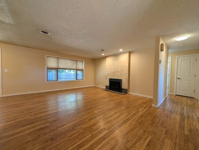 Photo - Fantastic 4-Bedroom, 2-Bath Home Located In West Eugene Barger Area