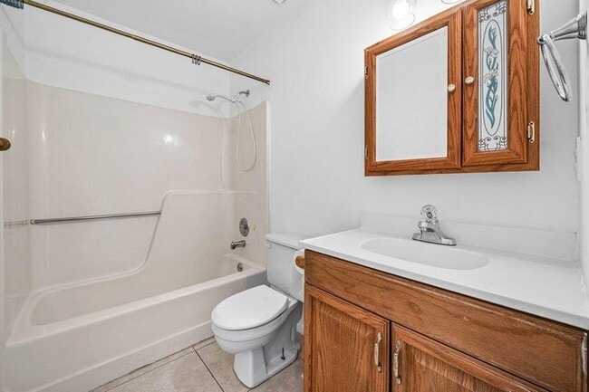 Photo - 16422 Straw Way
