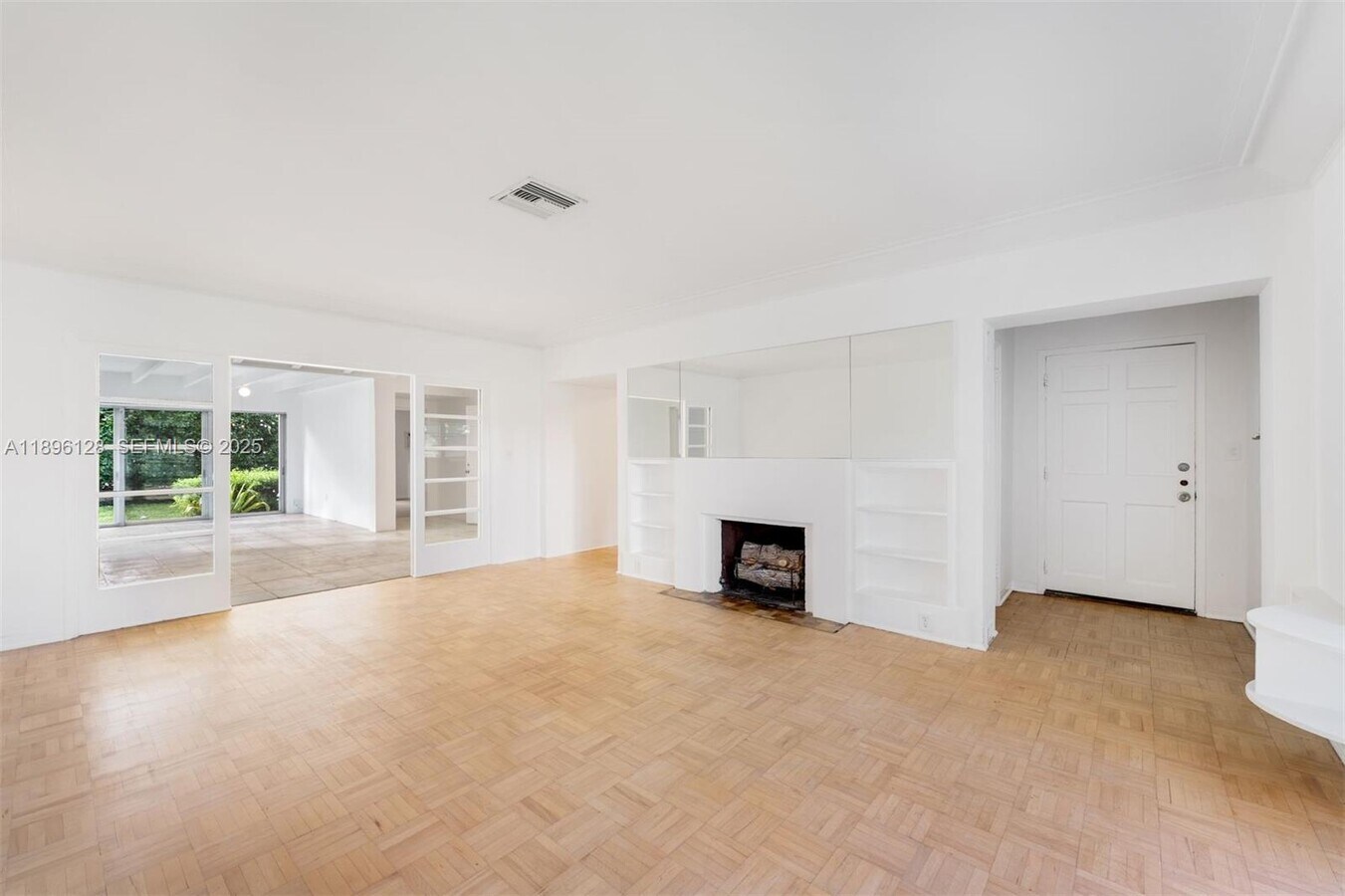 Photo - 520 W 51st Ter