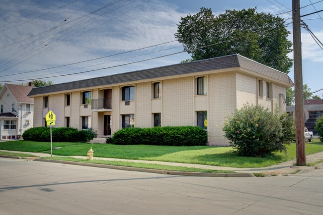 Building Photo - 305 Maple Ave Rental