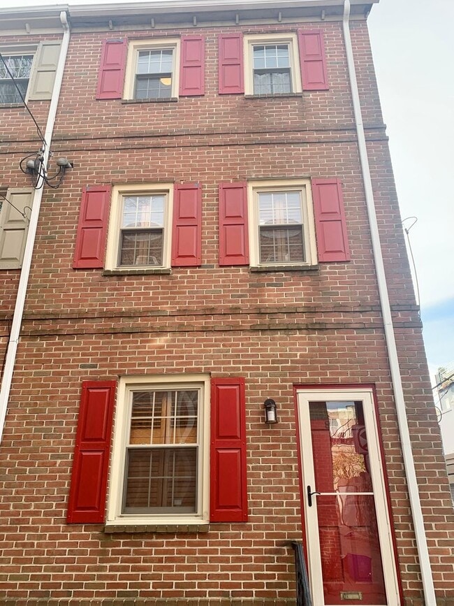 Photo - Amazing 2-Bedroom Townhouse Located in Bella Vista! Available mid-July!