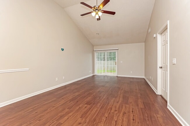 Photo - 605 Freedom Ct