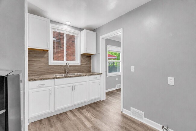 Photo - 9460 Lakepointe St
