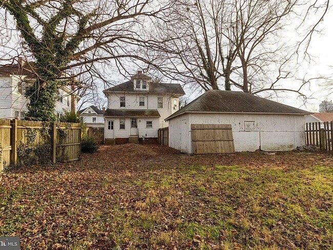 Photo - 304 4th St House