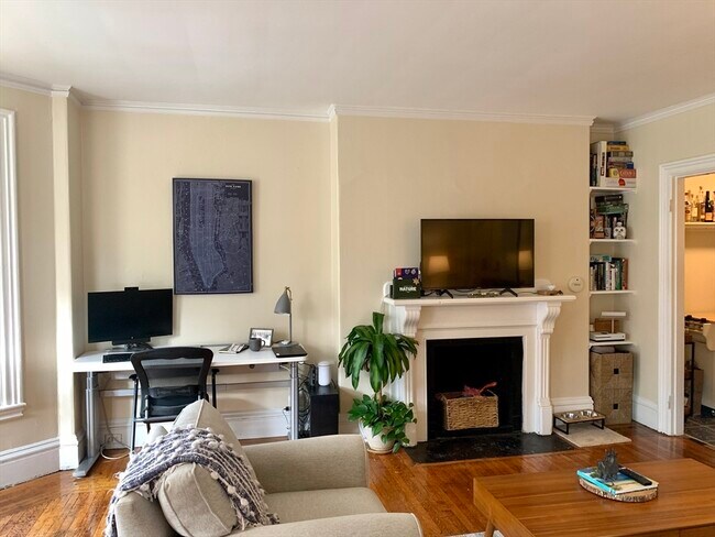 Photo - 217 Newbury St Unidad 3
