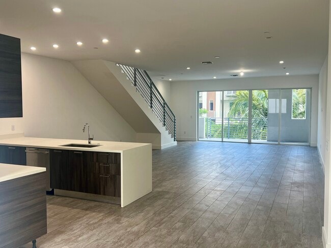 Photo - 1045 NE 18th Ave Unit 307