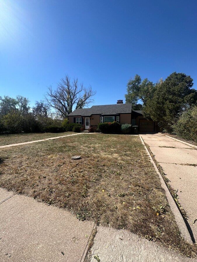 2 BEDROOM, PLUS BONUS ROOM, 2 BATHROOM, SI... House House Rental in