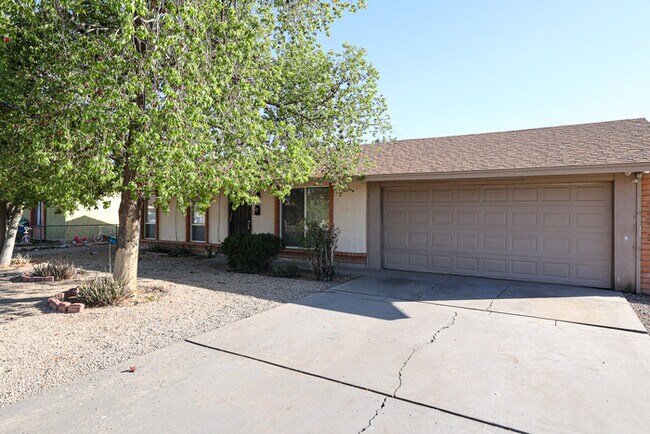 Photo - 8835 W Devonshire Ave