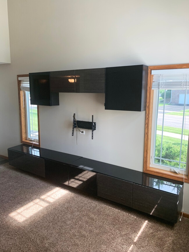 Photo - 7279 147 Ln NW
