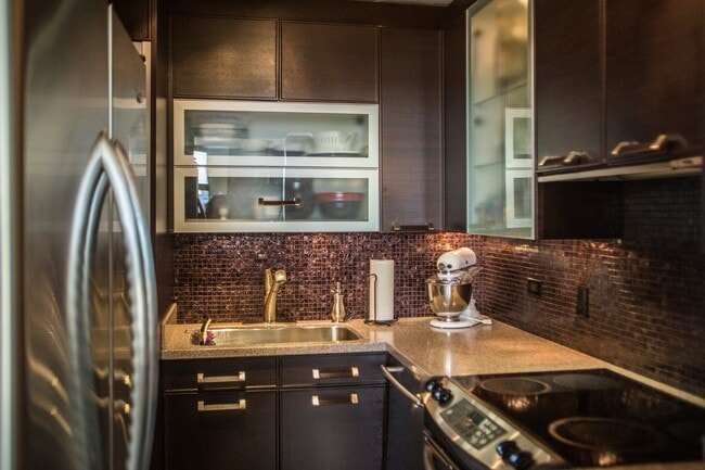 Building Photo - Nice 1 bedroom Condo in Gold Coast/Old Town Unit 1103