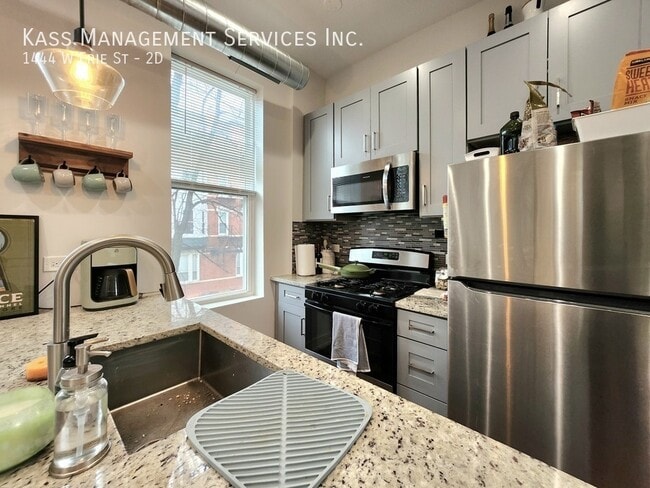 Photo - 1444 W Erie St Unit 2D