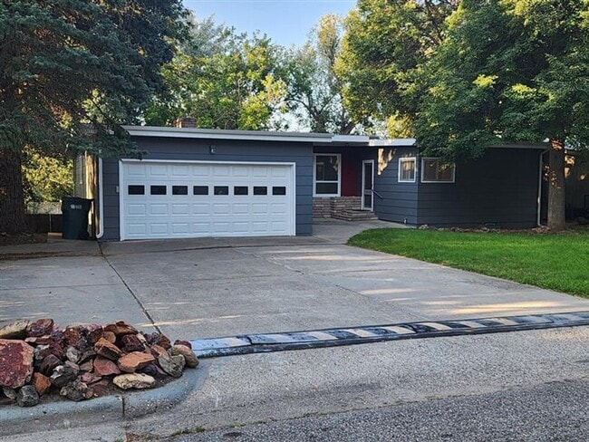 Building Photo - Massive - Remodeled 5 bedroom home!!