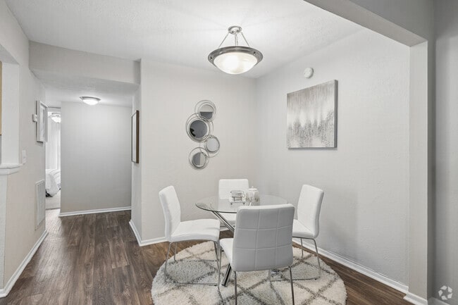The Ansley - 1BR, 1BA - 889SF - Dining Room - Madison at Largo