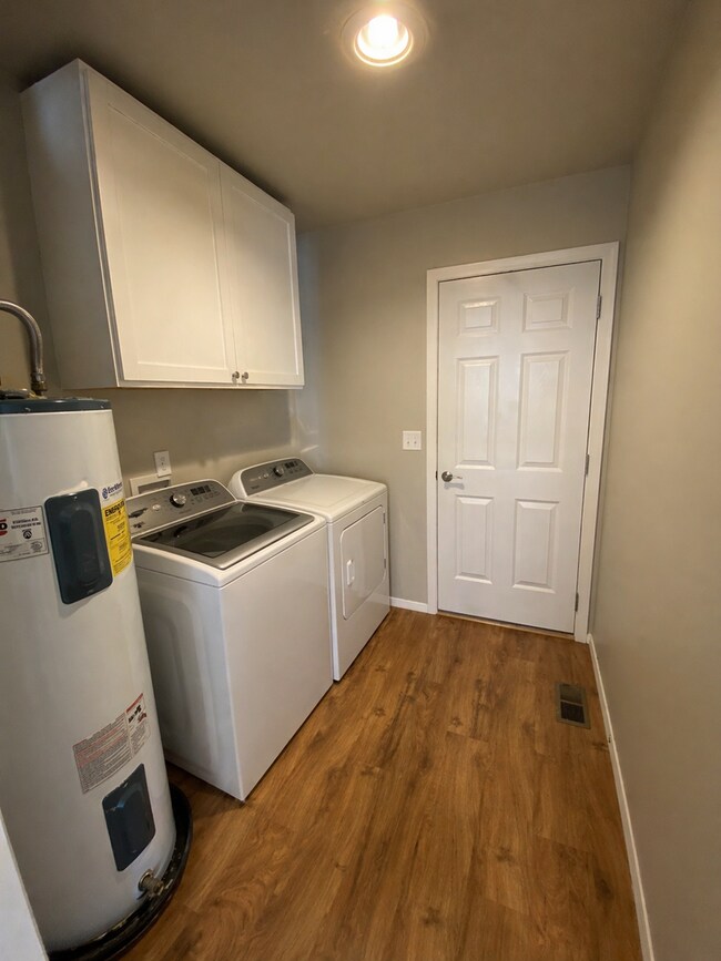 Photo - Hug3413(CWP) Unit A*