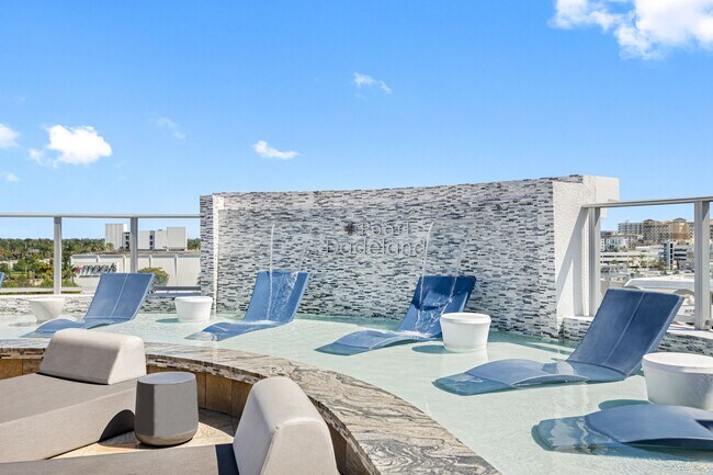 Photo - Pearl Dadeland