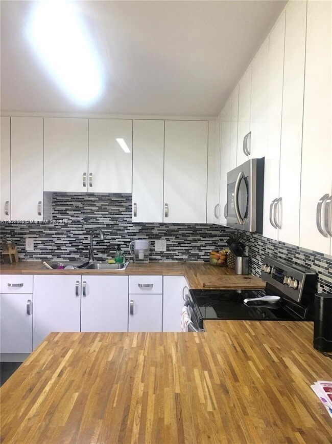 Building Photo - 1790 NE 173rd St Rental